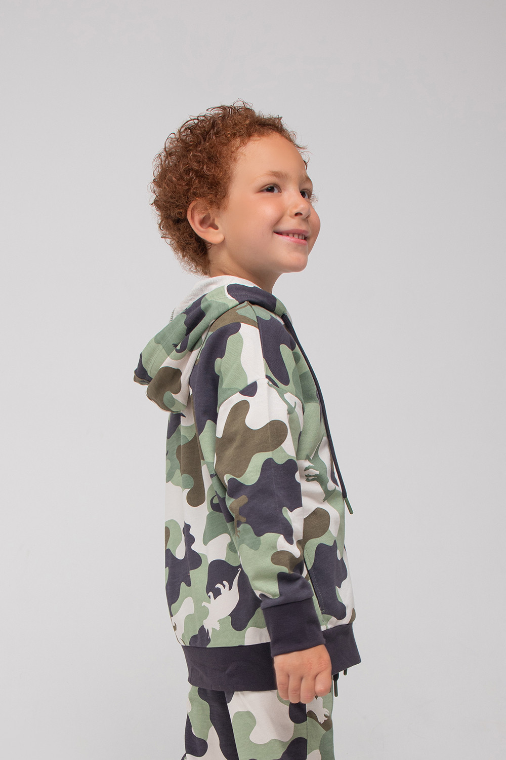 картинка Куртка для мальчика Crockid КР 301682 светлый беж, камуфляж с динозаврами к336 от магазина детских товаров ALiSa