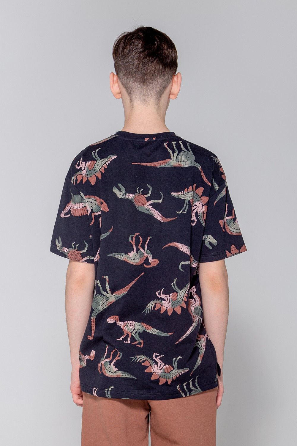 картинка Футболка для мальчика КБ 301858 черный, динозавры к80 от магазина детских товаров ALiSa