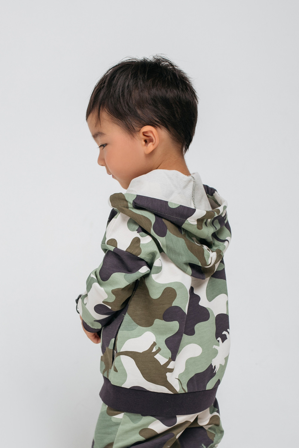 картинка Куртка для мальчика Crockid КР 301682 светлый беж, камуфляж с динозаврами к332 от магазина детских товаров ALiSa
