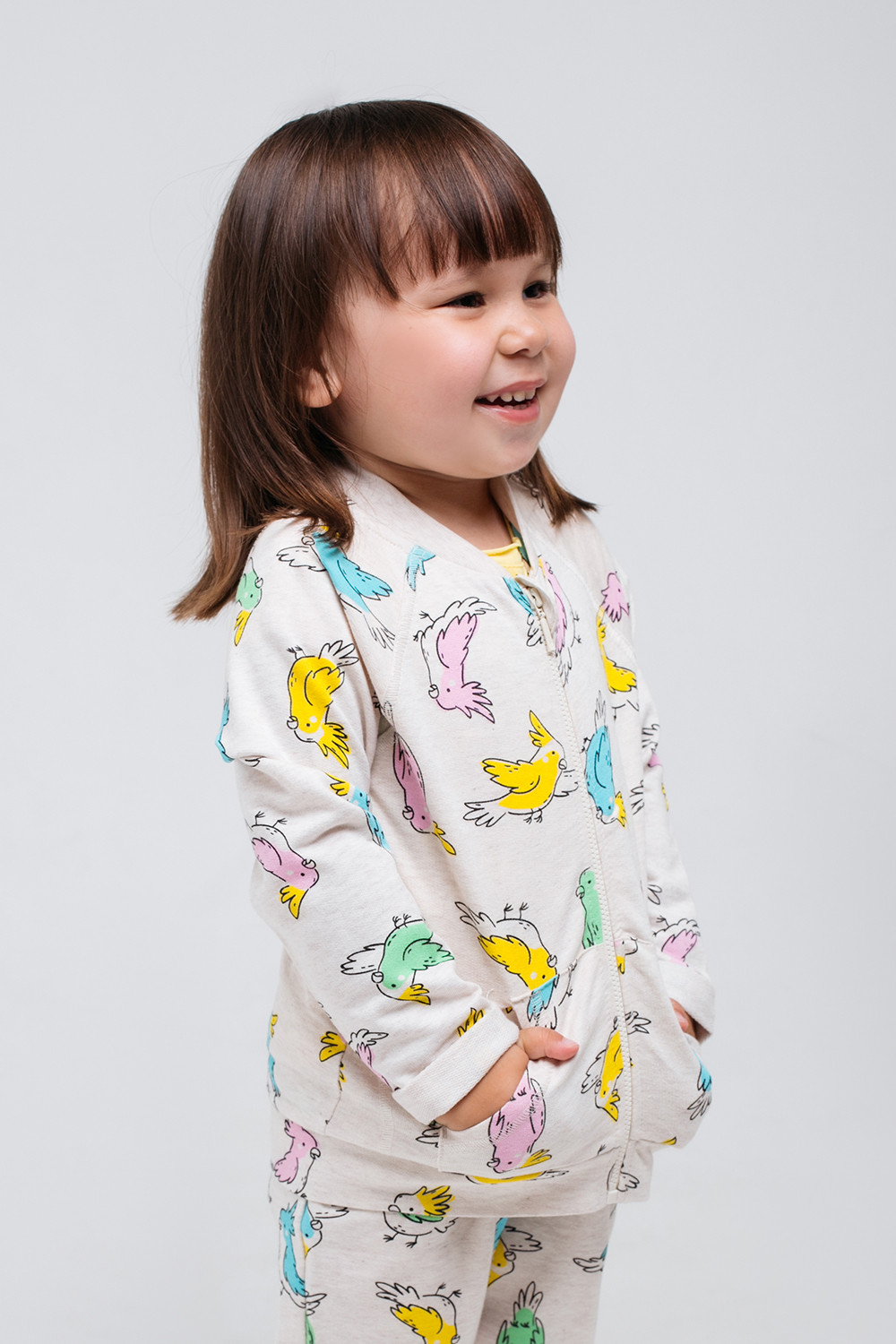картинка Куртка для девочки Crockid КР 301654 светло-бежевый меланж, цветные какаду к327 от магазина детских товаров ALiSa