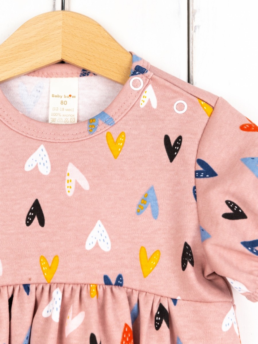 картинка Платье для девочки Baby Boom С252/1-И Сердечки на бежевом от магазина детских товаров ALiSa