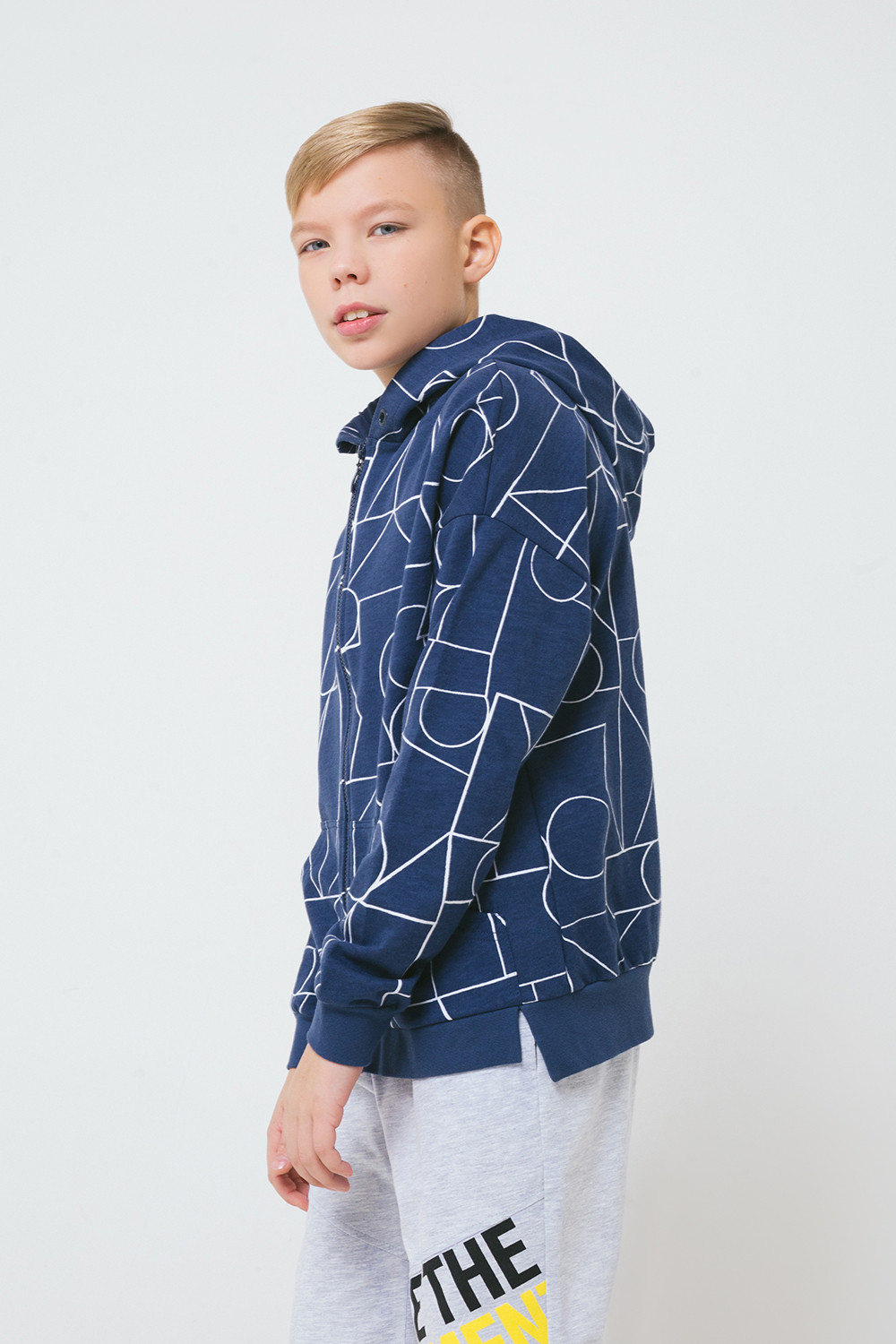 картинка Куртка для мальчика КБ 301009 темно-син геометрич фигуры к26 от магазина детских товаров ALiSa