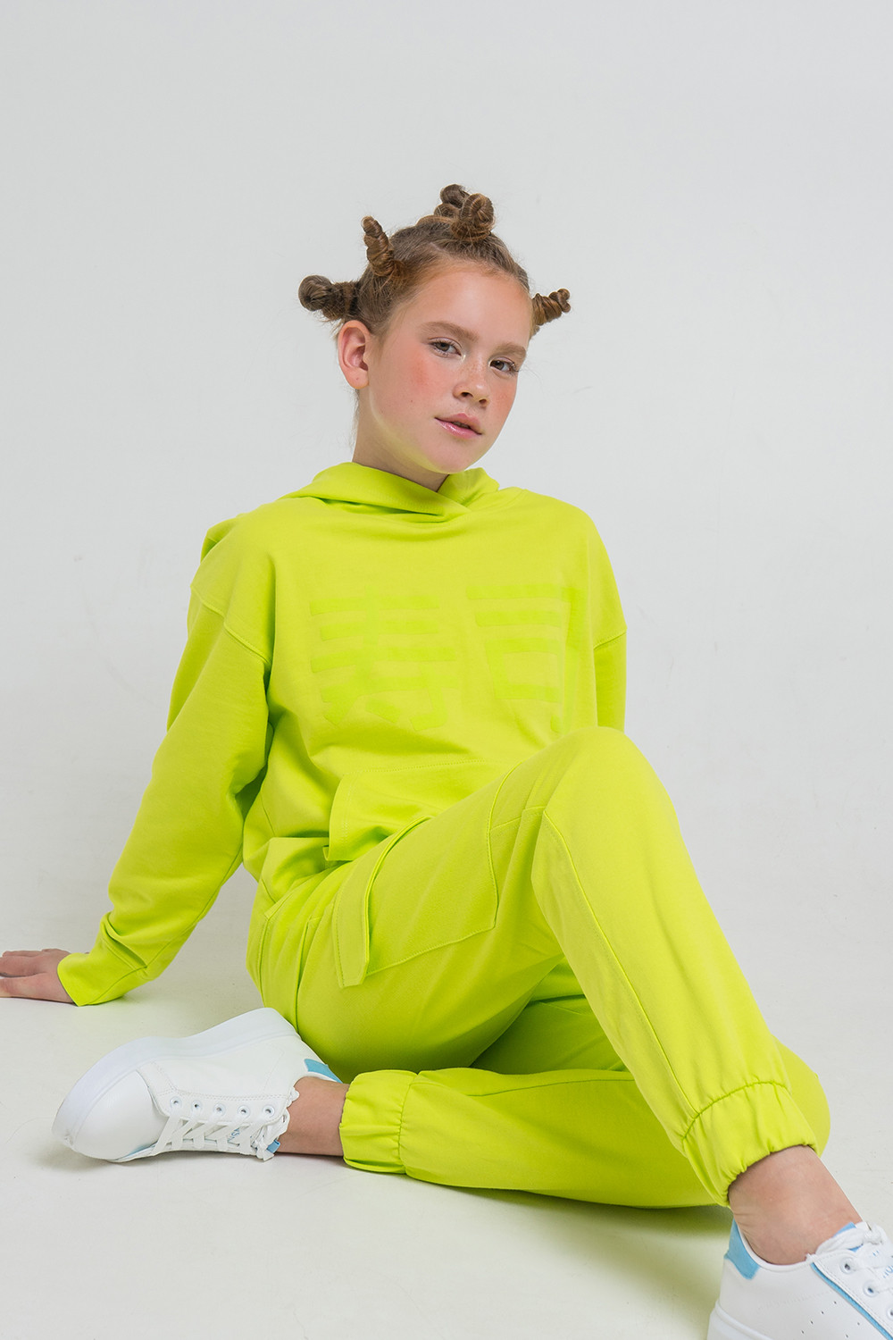 картинка Брюки для девочки КБ 400027 лайм к49 от магазина детских товаров ALiSa